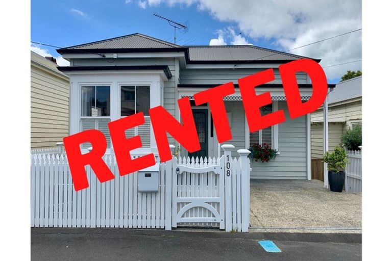 Photo of property in 108 Calliope Road, Stanley Point, Auckland, 0624