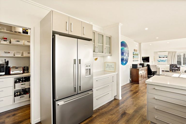 Photo of property in 14 Kelly Place, Whitianga, 3510