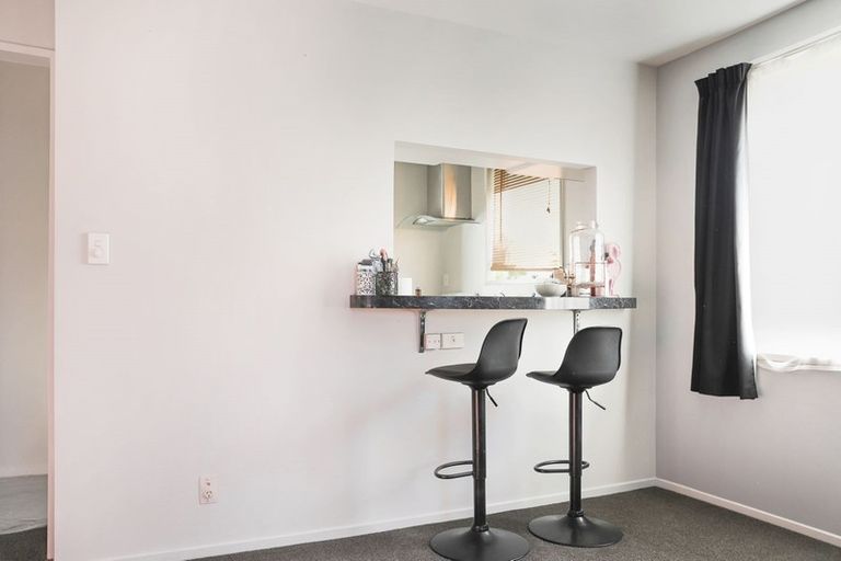 Photo of property in 2/17b Prestons Road, Redwood, Christchurch, 8051