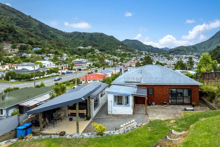 Photo of property in 8 Suffolk Street, Picton, 7220