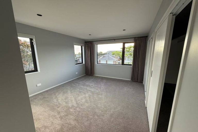 Photo of property in 21 Voltaire Court, Botany Downs, Auckland, 2010