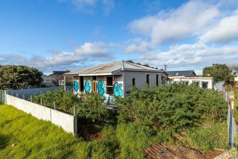 Photo of property in 87 Hinau Street, Castlecliff, Wanganui, 4501