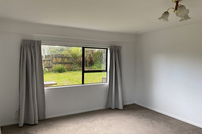 Photo of property in 2/3 Charmaine Road, Torbay, Auckland, 0630