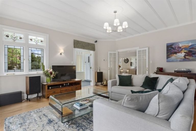 Photo of property in 1 Grove Road, Devonport, Auckland, 0624