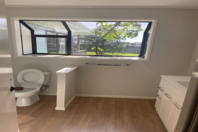 Photo of property in 19 Ellesmere Crescent, Pakuranga Heights, Auckland, 2010