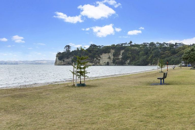 Photo of property in 49a The Esplanade, Eastern Beach, Auckland, 2012