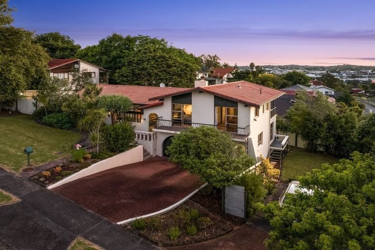 Photo of property in 100 Becroft Drive, Forrest Hill, Auckland, 0620