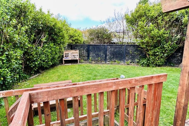 Photo of property in 8 Lingard Grove, Brooklyn, Wellington, 6021