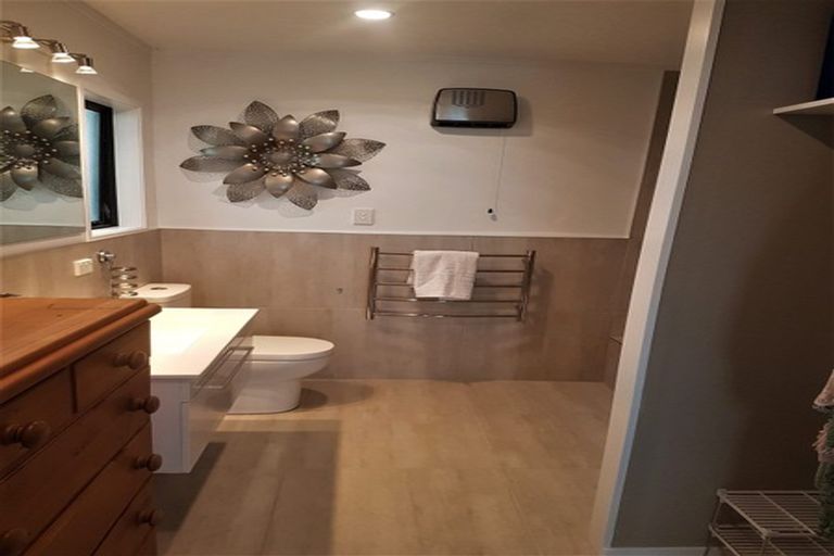 Photo of property in 4b Hillcrest Road, Orewa, 0931