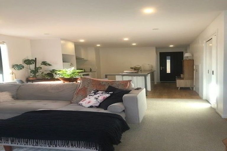 Photo of property in 1/27 Main Road, Wainuiomata, Lower Hutt, 5014
