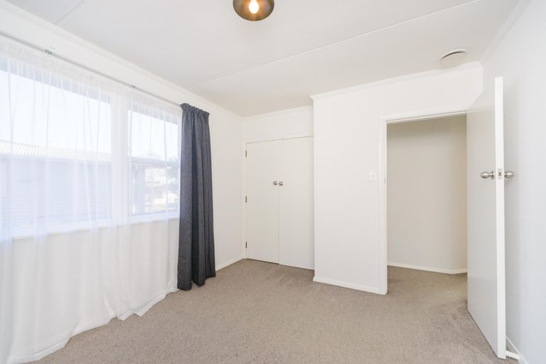 Photo of property in 24 Holdsworth Avenue, Milson, Palmerston North, 4414