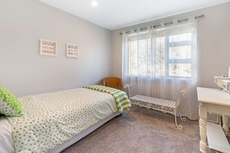 Photo of property in 76 Waitarere Rise Avenue, Waitarere, Levin, 5510