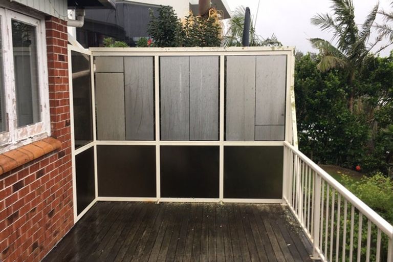 Photo of property in 17 Scarboro Terrace, Murrays Bay, Auckland, 0630