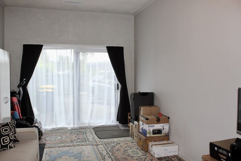 Photo of property in 70 Kaurilands Road, Titirangi, Auckland, 0604