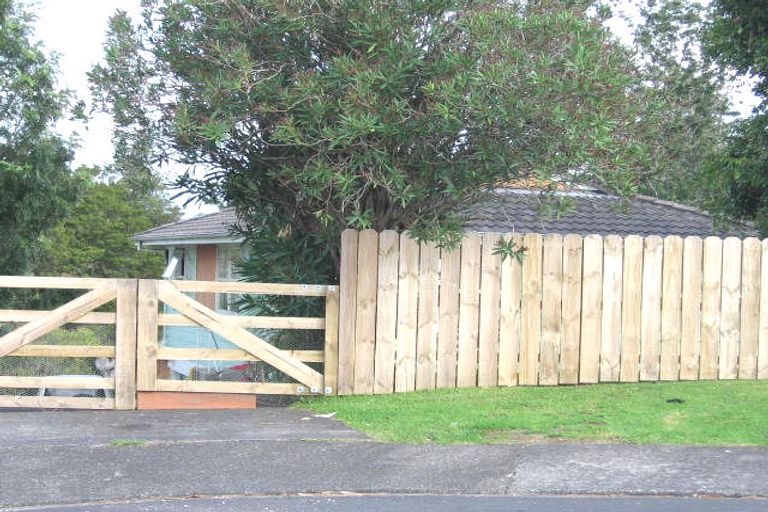 Photo of property in 76 Fitzwater Place, Henderson, Auckland, 0612