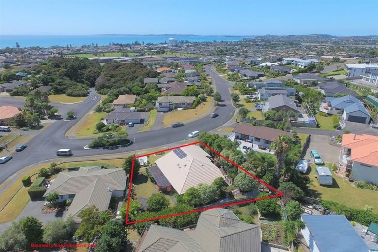 Photo of property in 4 Grovenor Drive, Orewa, 0931