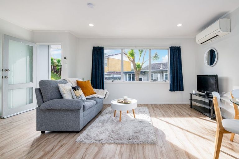 Photo of property in 2/50 Makora Road, Massey, Auckland, 0614