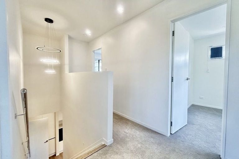 Photo of property in 8a Nandana Drive, Glen Eden, Auckland, 0602