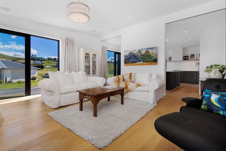 Photo of property in 18 Kotare Drive, Wanaka, 9305