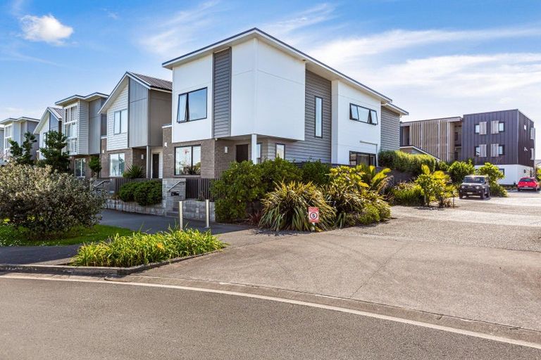 Photo of property in 14 Kotuku Lane, Hobsonville, Auckland, 0616