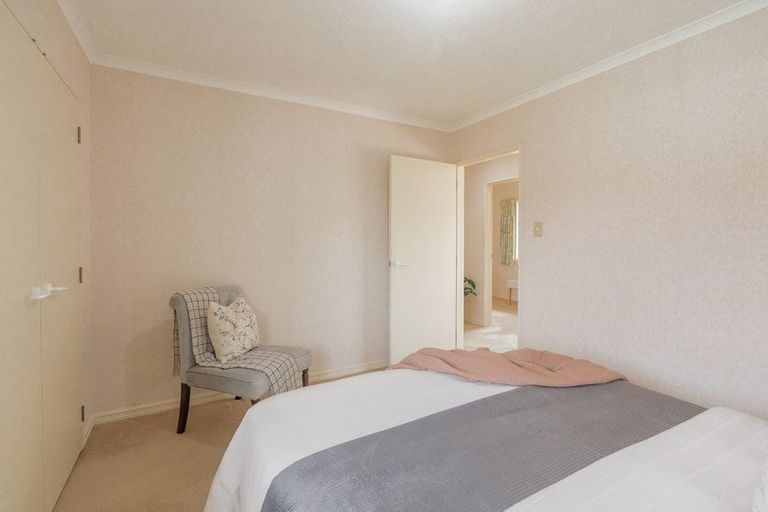 Photo of property in 5 Royal Fern, Kelvin Grove, Palmerston North, 4414