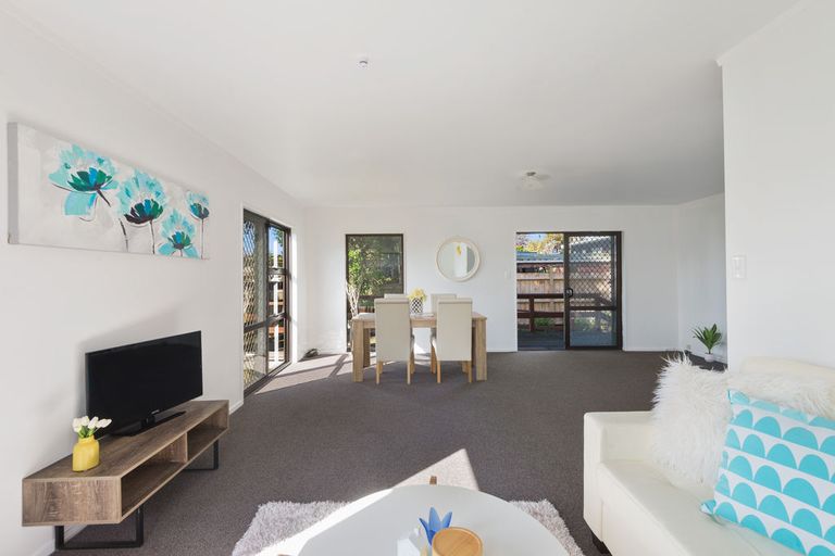 Photo of property in 3/41 Nikau Street, New Lynn, Auckland, 0600