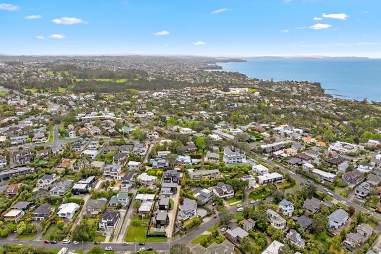 Photo of property in 7 Parr Terrace, Castor Bay, Auckland, 0620