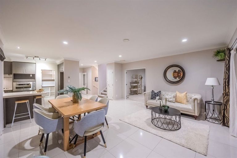 Photo of property in 6 Fairhill Place, Flat Bush, Auckland, 2016