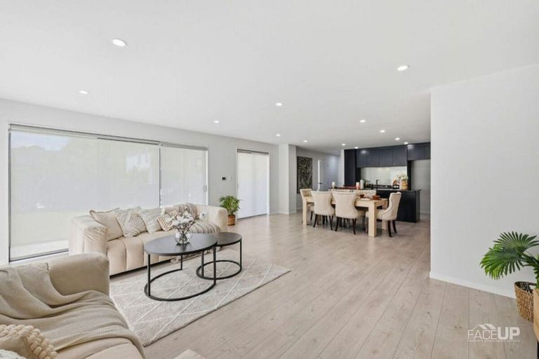 Photo of property in 111d Woodglen Road, Glen Eden, Auckland, 0602