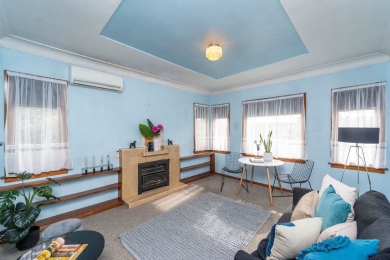 Photo of property in 16 Humphries Street, Greytown, 5712