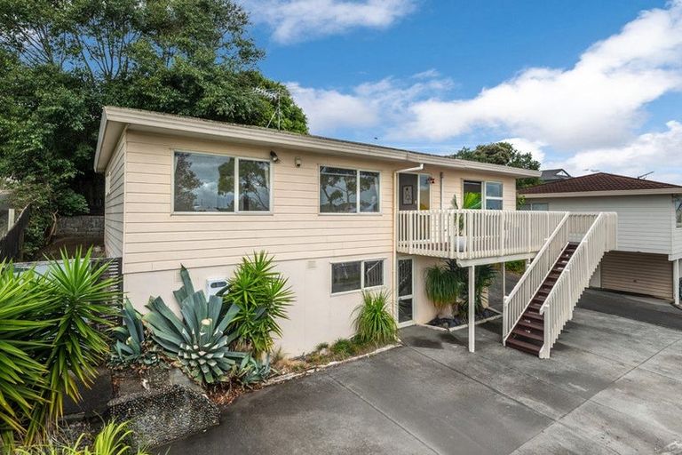 Photo of property in 1/44 Barbados Drive, Unsworth Heights, Auckland, 0632