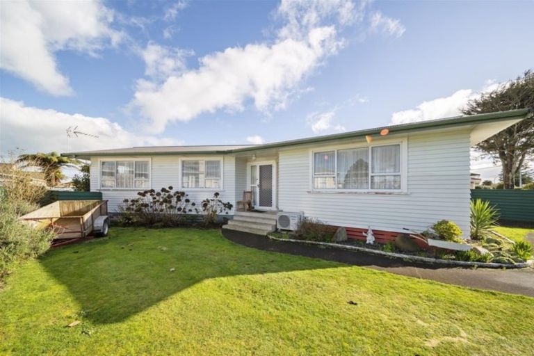 Photo of property in 15 Murray Avenue, Hawera, 4610