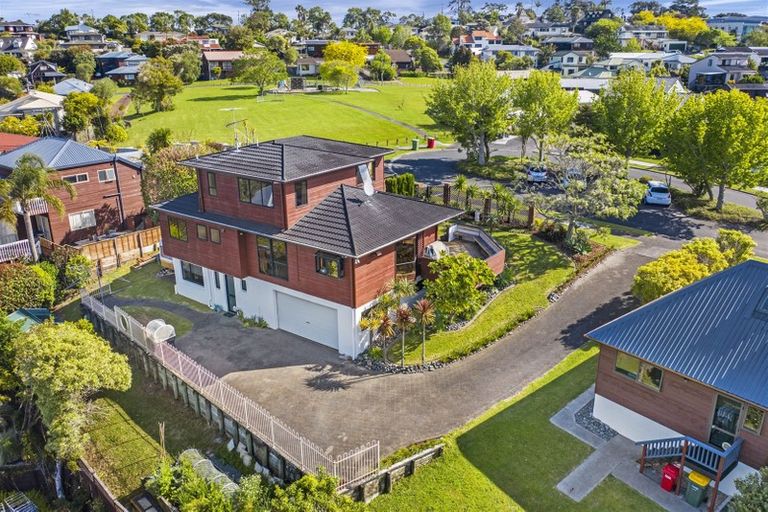 Photo of property in 14 Rifleman Rise, Unsworth Heights, Auckland, 0632