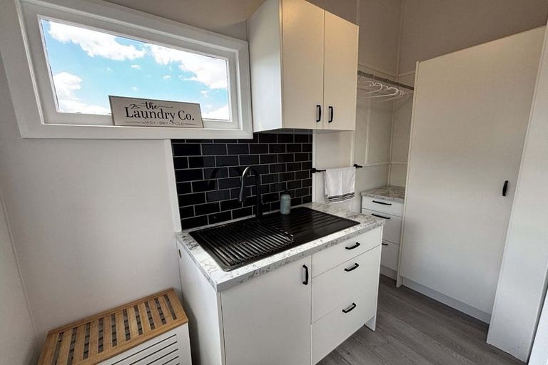 Photo of property in 10a Hereford Street, West End, Palmerston North, 4410