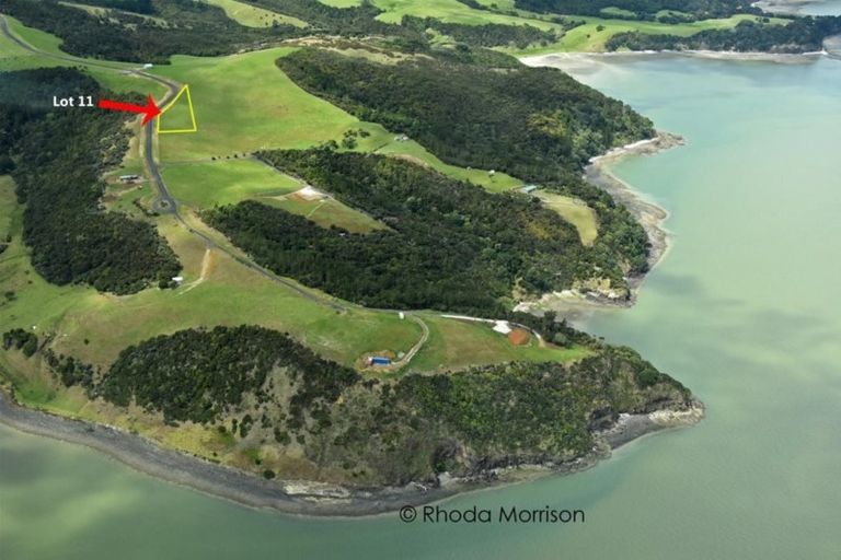 Photo of property in 11 Te Wairoa Lane, Tinopai, 0593