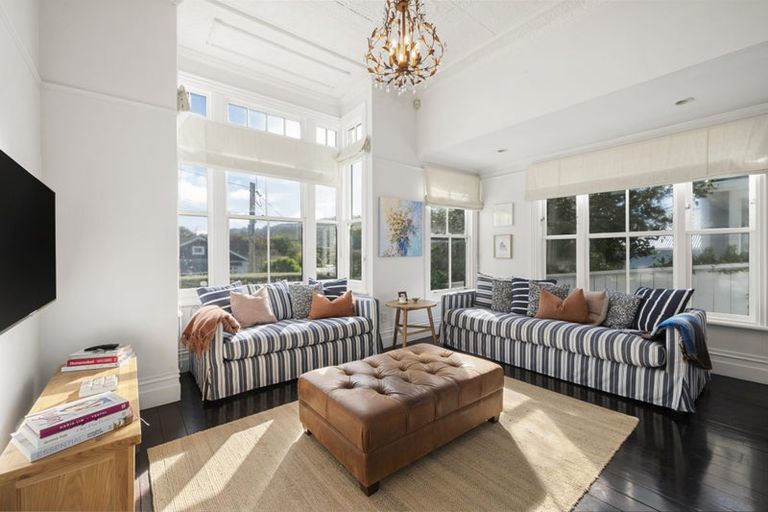 Photo of property in 18 Farm Road, Northland, Wellington, 6012