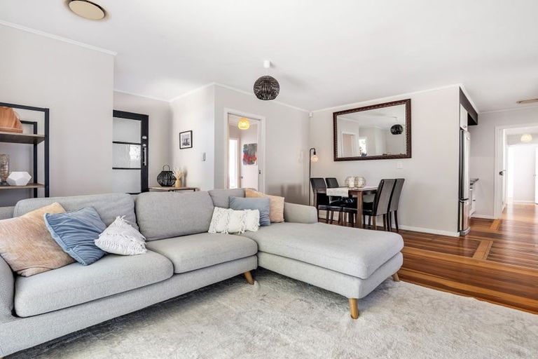 Photo of property in 90 Glendale Road, Glen Eden, Auckland, 0602