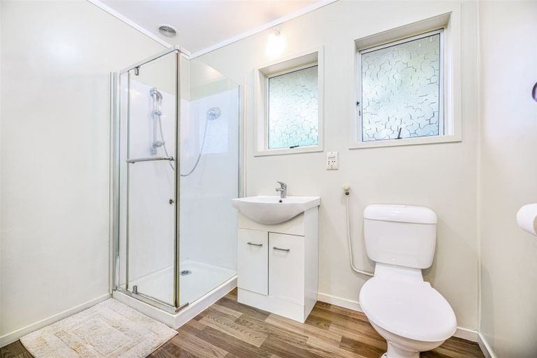 Photo of property in 69 Hepburn Road, Glendene, Auckland, 0602