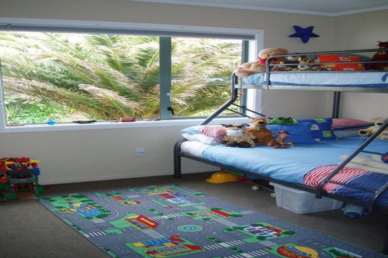 Photo of property in 11 Southern Cross Crescent, Island Bay, Wellington, 6023