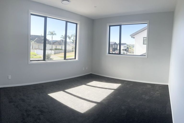 Photo of property in 2 Picnic Point Road, Hobsonville, Auckland, 0616