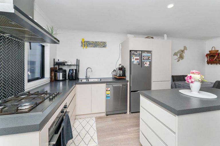 Photo of property in 19/9u Surrey Street, Tawa, Wellington, 5028