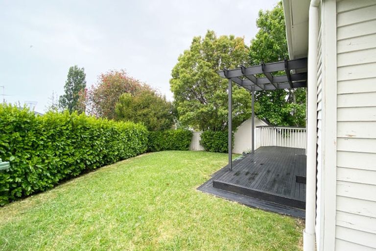 Photo of property in 1/1 Paparoa Road, Cockle Bay, Auckland, 2014