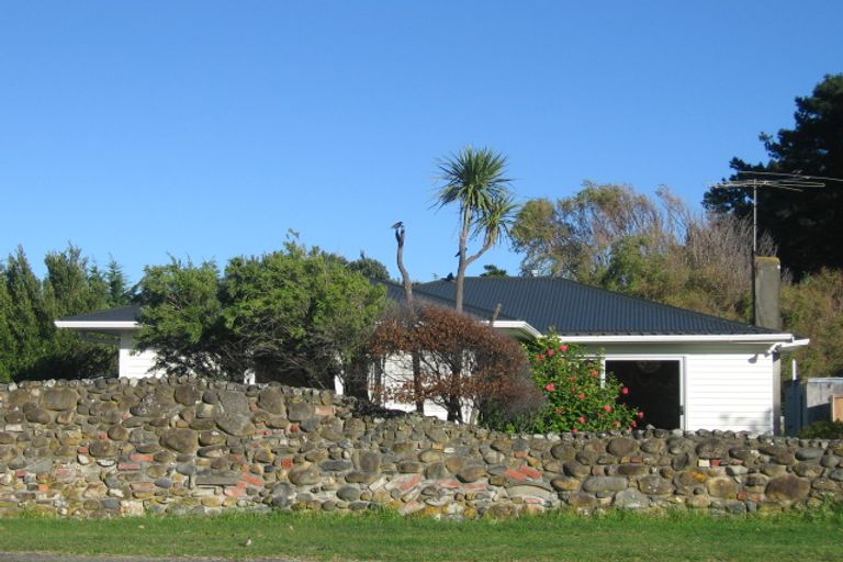 Photo of property in 8 Mazengarb Road, Paraparaumu Beach, Paraparaumu, 5032