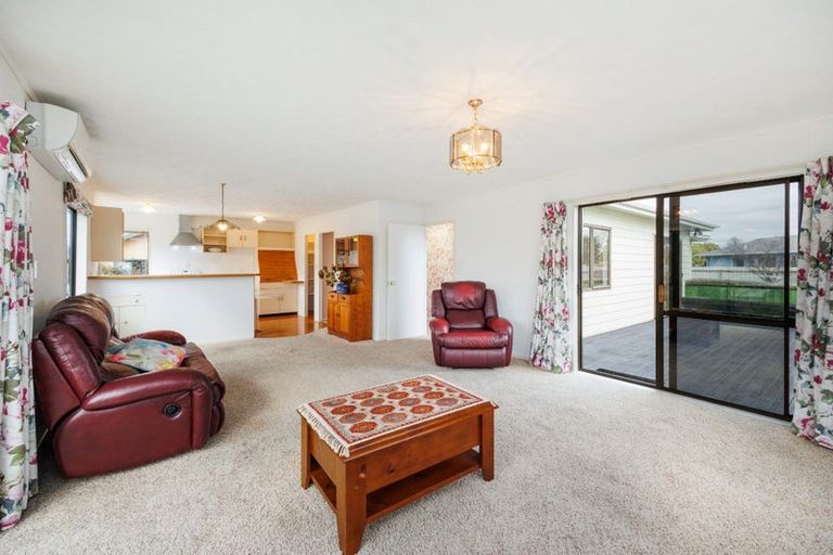 Photo of property in 26 Peppertree Glade, Kelvin Grove, Palmerston North, 4414