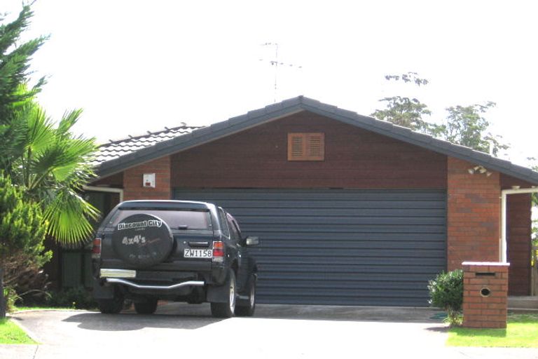 Photo of property in 18 Jubaea Place, Henderson, Auckland, 0610