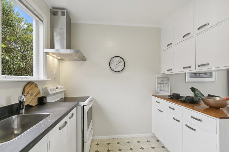 Photo of property in 2/77 Collier Avenue, Karori, Wellington, 6012