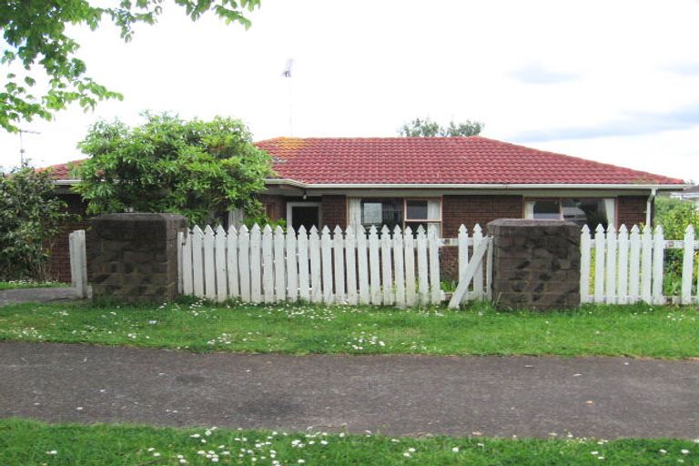 Photo of property in 33 Catkin Crescent, Papatoetoe, Auckland, 2025