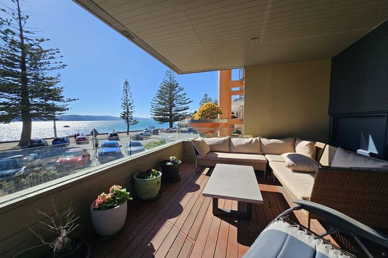 Photo of property in 222 Oriental Parade, Oriental Bay, Wellington, 6011