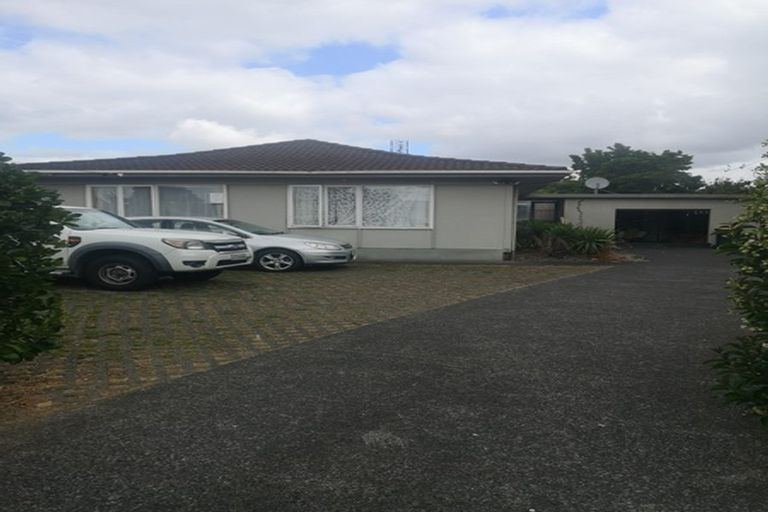 Photo of property in 1 Hill Crescent, Papakura, 2110