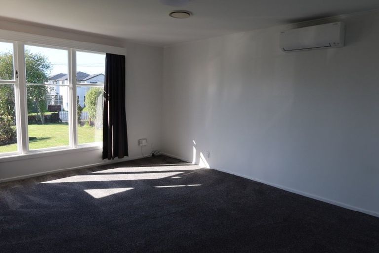 Photo of property in 7 Neil Avenue, Te Atatu Peninsula, Auckland, 0610